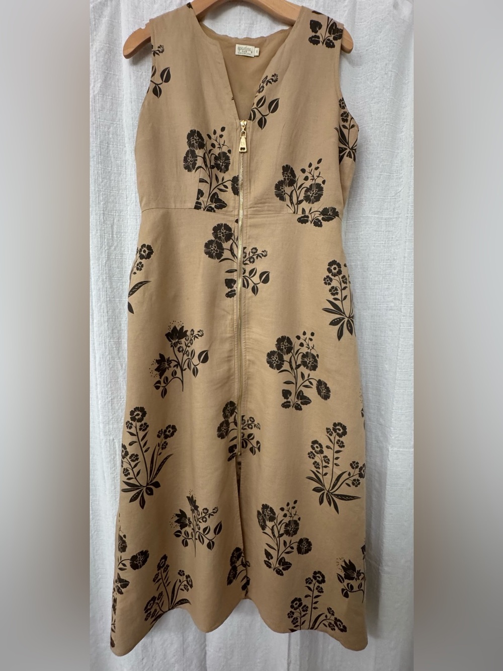 Spartina 449 Tan Linen Top with Label Detail - Picture 5 of 7